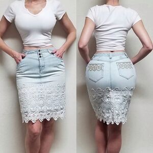 90s Vintage Canyon River Blues Upcycled Light Wash Yoke Waist Denim & Lace Skirt
